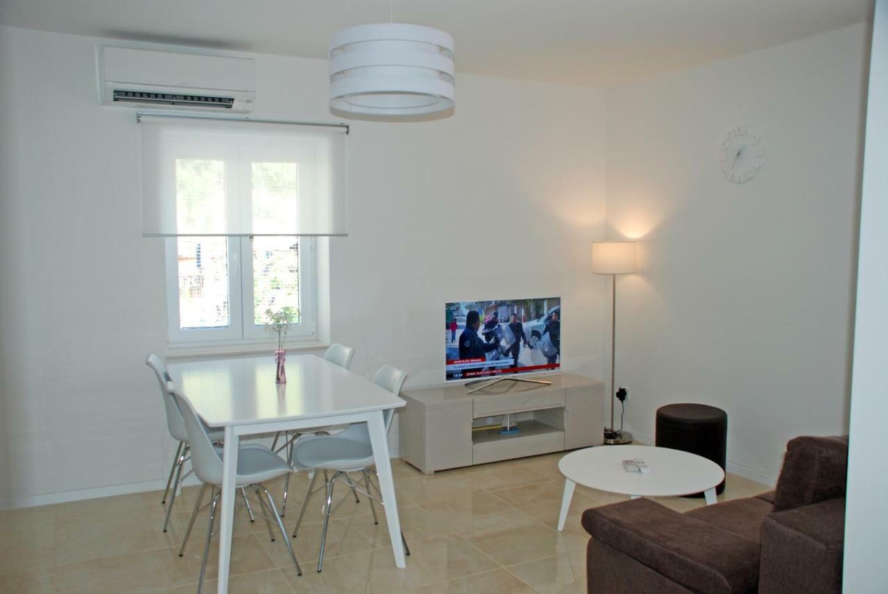 Apartment Bilo Omiš Exteriör bild