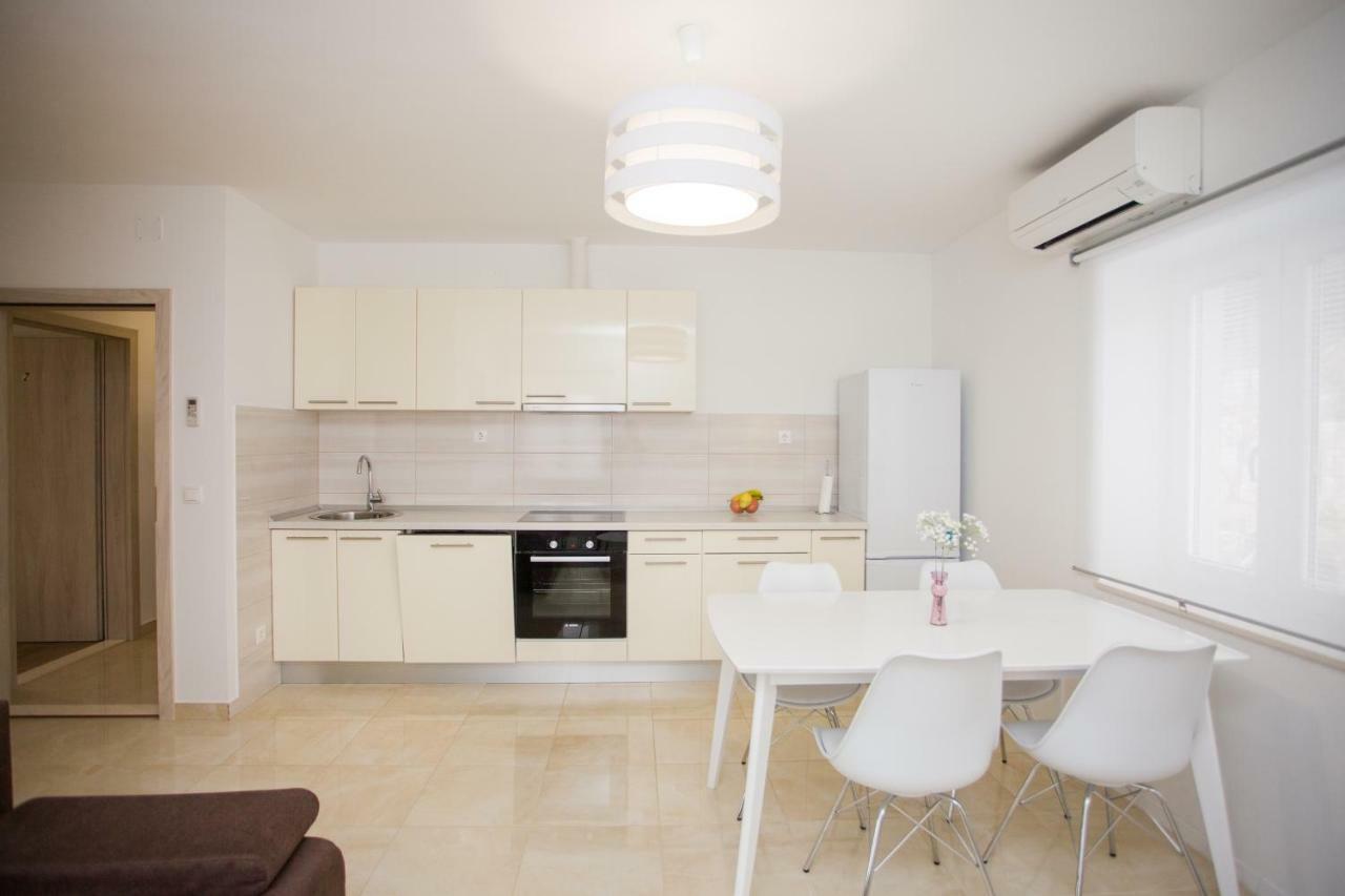 Apartment Bilo Omiš Exteriör bild